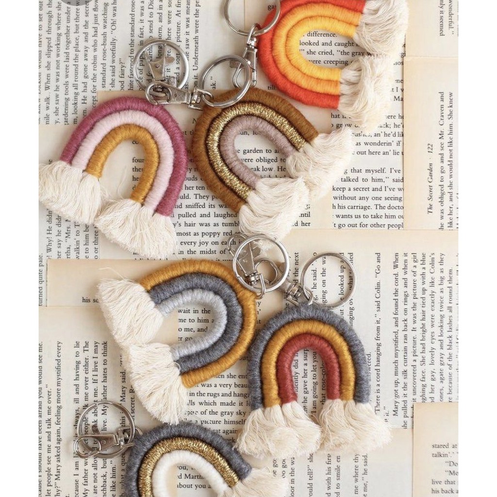 Móc khoá cầu vồng Macrame