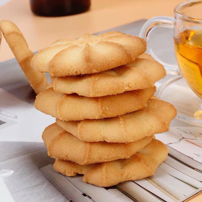 Bánh Tết, Hộp Thiếc Bánh Quy Sô Cô La Giòn Mix Vị Cheese, Chocolate, Buttery, Hộp Đẹp Giỏ Quà Khối Lượng 160g