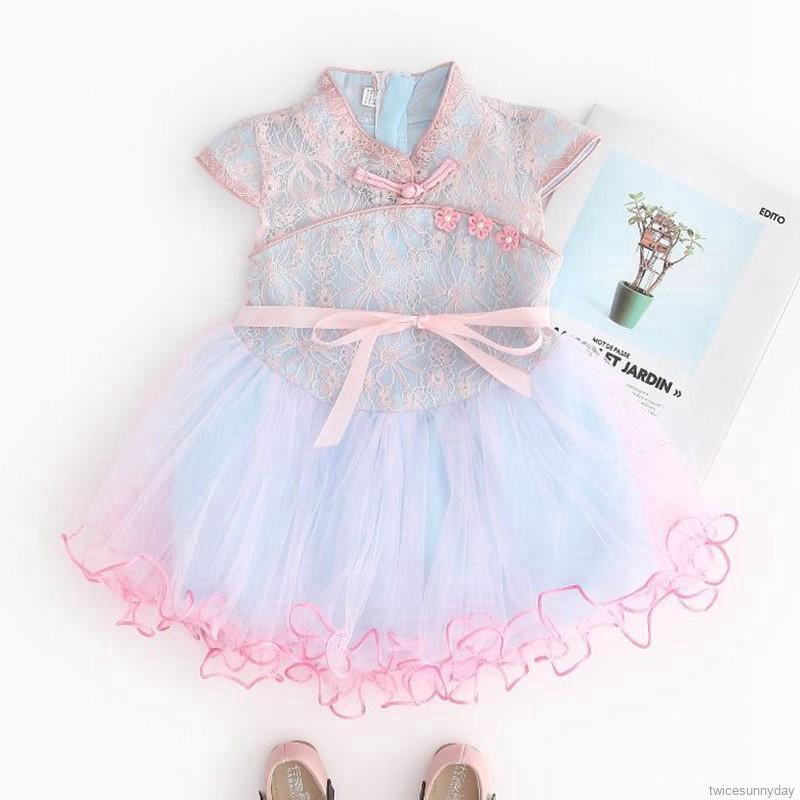 Đầm sát nách hoạ tiết hoa thêu cho bé