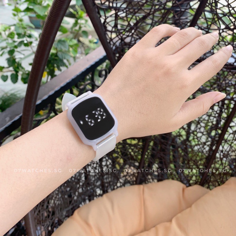 [watches.sg] Đồng hồ thời trang cảm ứng cho nam và nữ dây caosu dẻo mini | BigBuy360 - bigbuy360.vn