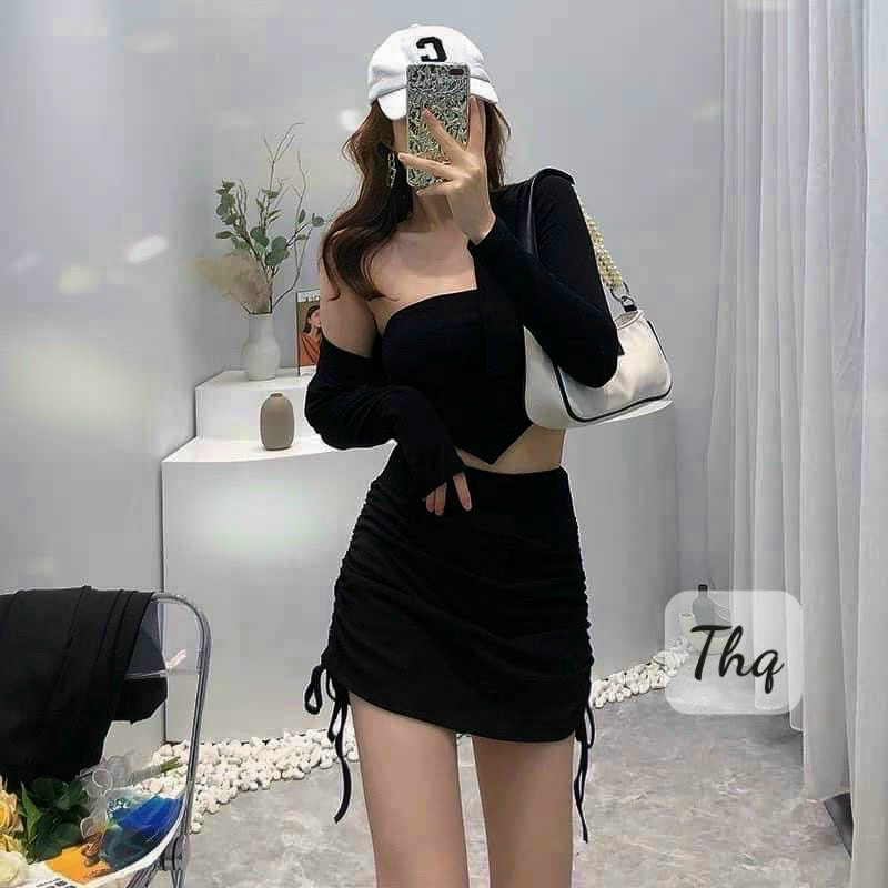 Set 3 món gồm áo, chân váy và quây yếm