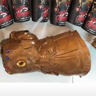 Găng tay vô cực Thanos có ngăn đựng nước & đựng bắp