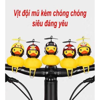Combo 2 Vịt đội mũ bảo hiểm,vịt gắn xe có chong chóng