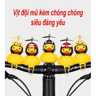 Combo 2 Vịt đội mũ bảo hiểm,vịt gắn xe có chong chóng