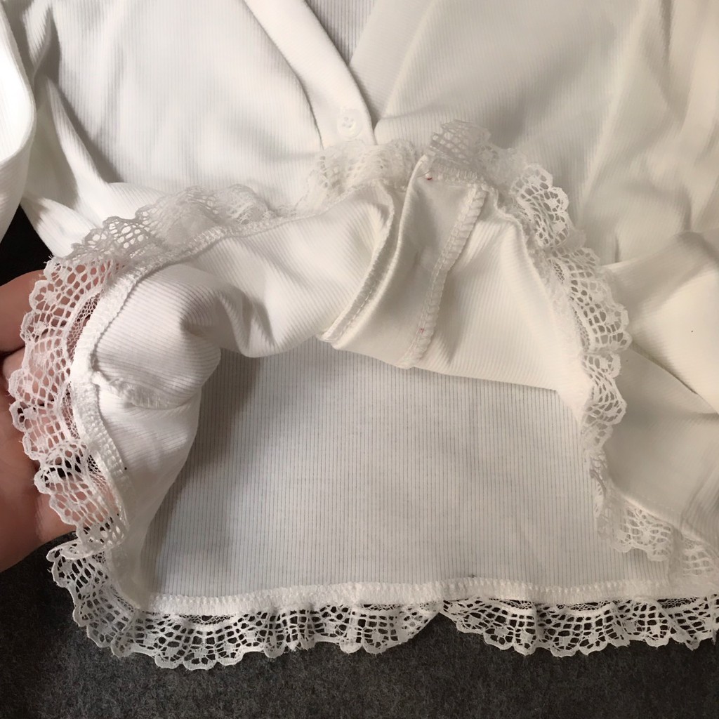 [Mã FAMAYWA giảm 10K đơn 50K] Áo croptop nữ tay dài phối ren thời trang | BigBuy360 - bigbuy360.vn