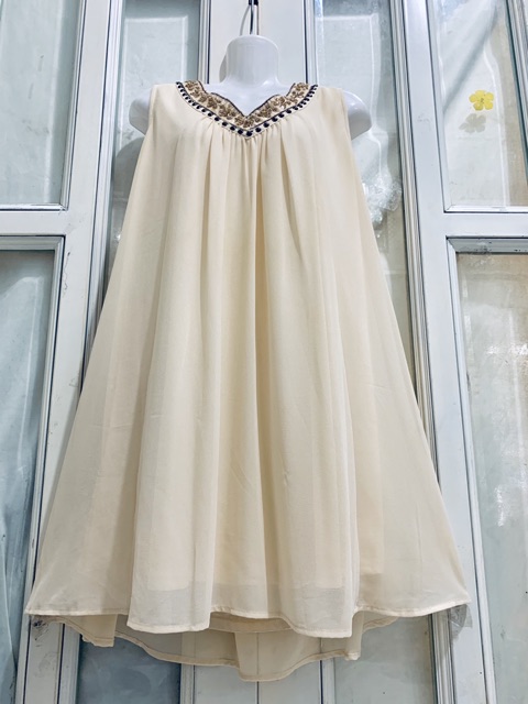 Đầm bầu. Đầm suông xoè không tay