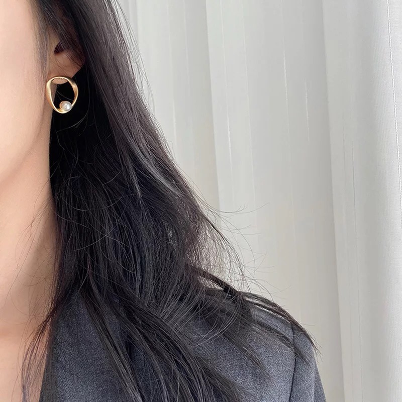 Khuyên Tai Tròn Kim Loại Đính Hạt Giả Ngọc Trai