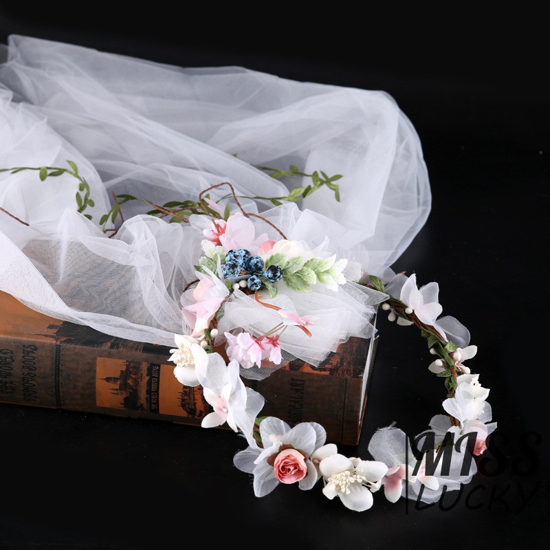 Vòng cài tóc và vương miện thời trang thanh tú cho cô dâu