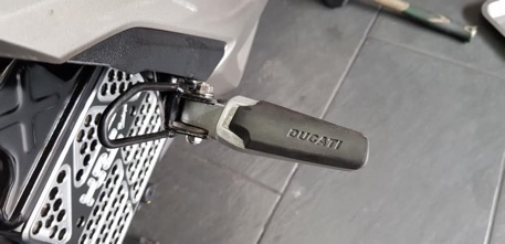 Gác chân ducati ya, HĐ