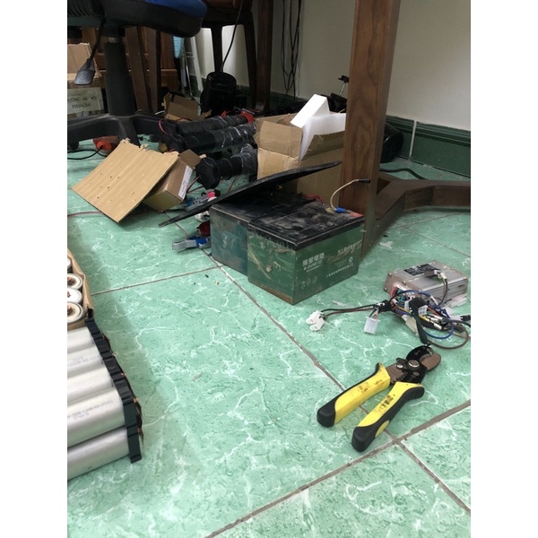 2 Ắc quy cũ 12v12Ah dung lượng còn 90% kèm sạc