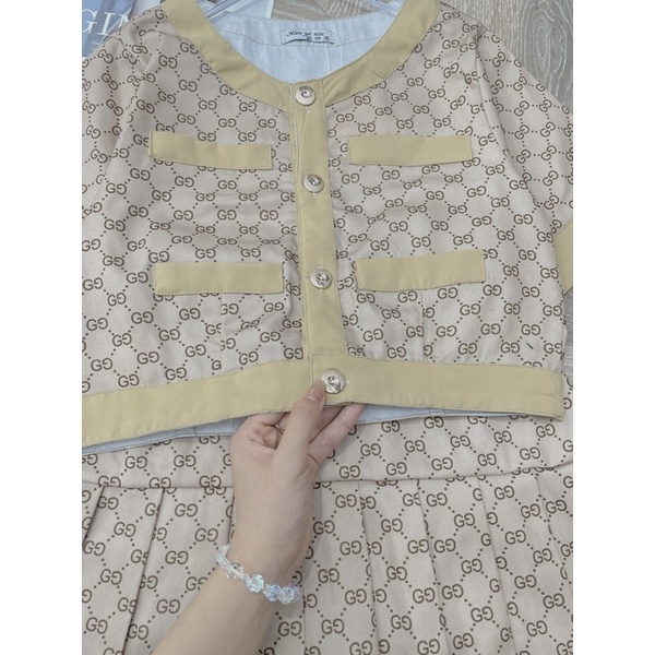 [ 𝐅𝐑𝐄𝐄 𝐒𝐇𝐈𝐏 ] SÉT VÁY GG NHÍ CHẤT KAKI 2 DA MỀM ĐEP NẶNG LẮM CV XẾP LY HÀNG ĐẸP LẮM Ạ