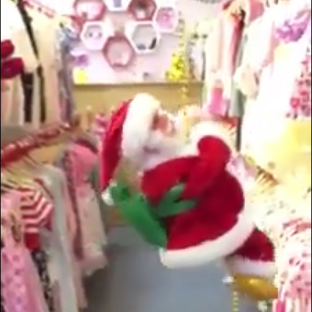 Ông già Noel leo dây