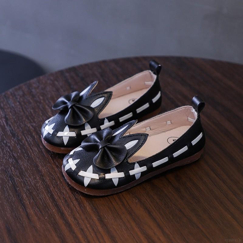 Đôi giày đế mềm chống trượt họa tiết chú thỏ dễ thương cho bé gái