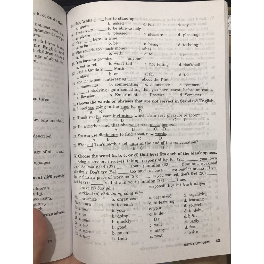 Sách - Bài tập trắc nghiệm Tiếng anh 8 không đáp án ( Mai Lan Hương )