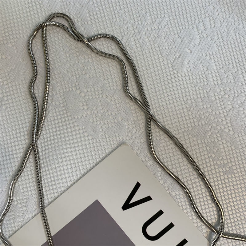 Túi Đeo Chéo Một Bên Vai Hình Trái Tim Bằng Kim Loại Thời Trang Mới 2023 Dễ Phối Đồ Dành Cho Bạn Nữ