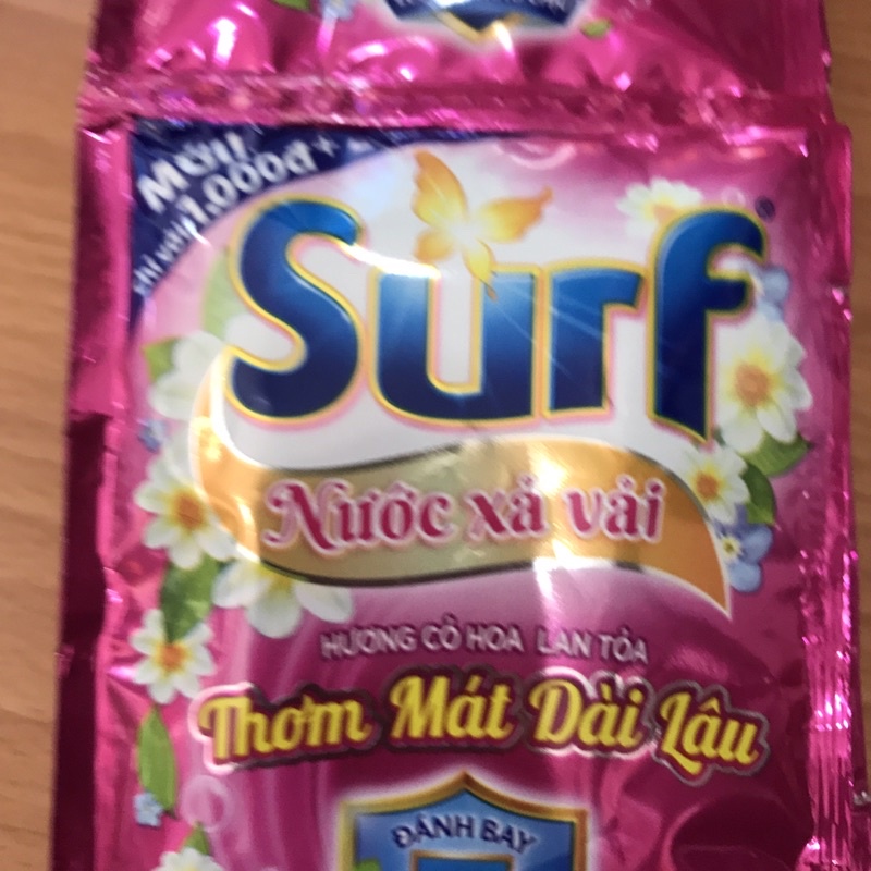 1 dây nước xả vải Surf hương lan toả (10 gói x25ml)