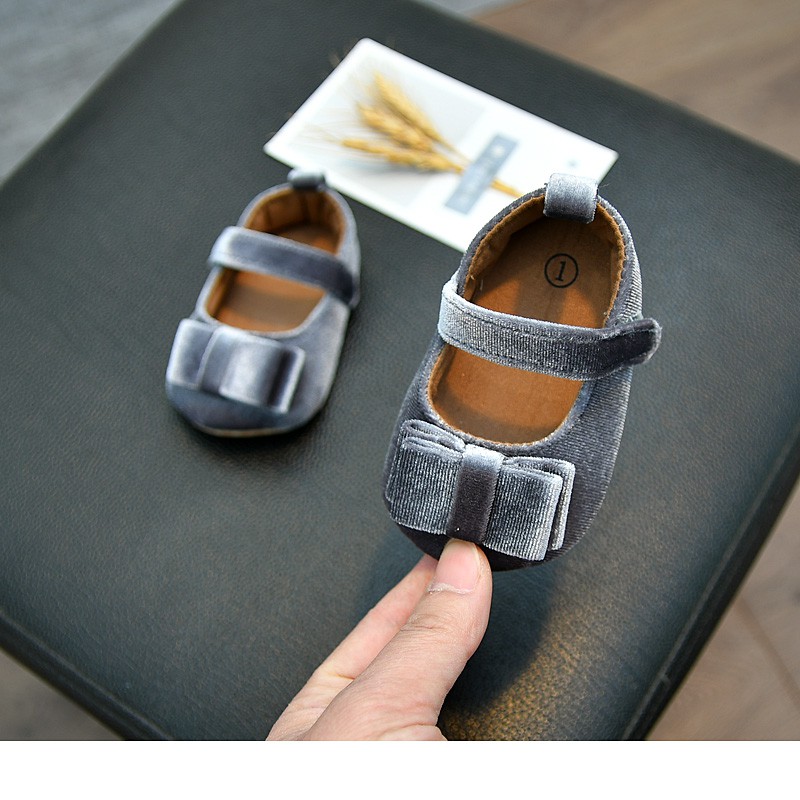 Giày công chúa vải nhung phối nơ xinh xắn dành cho bé gái