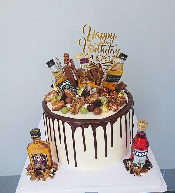 Chai ruou ngoại nhựa trang trí bánh kem