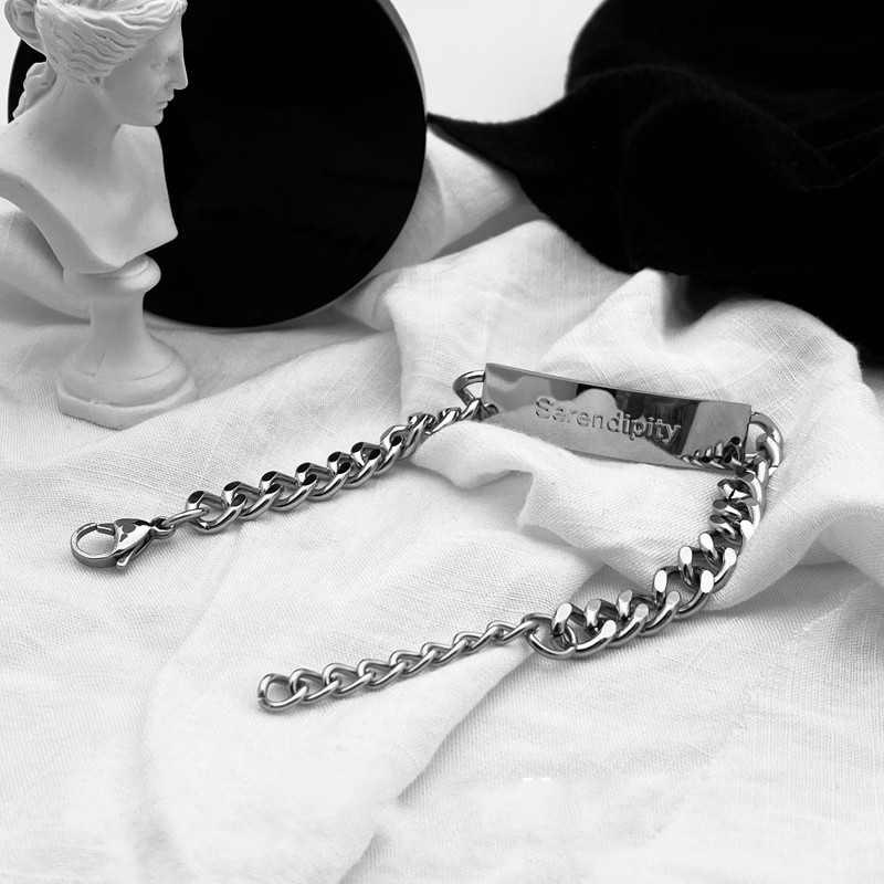 Vòng tay thép titan mặt vuông phong cách đơn giản