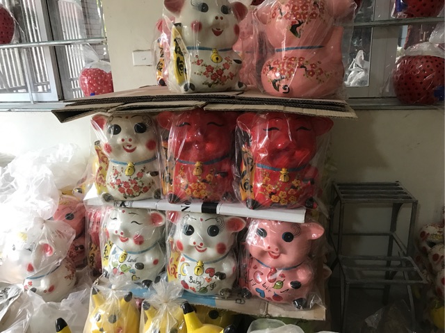 Heo đứng đựng tiền