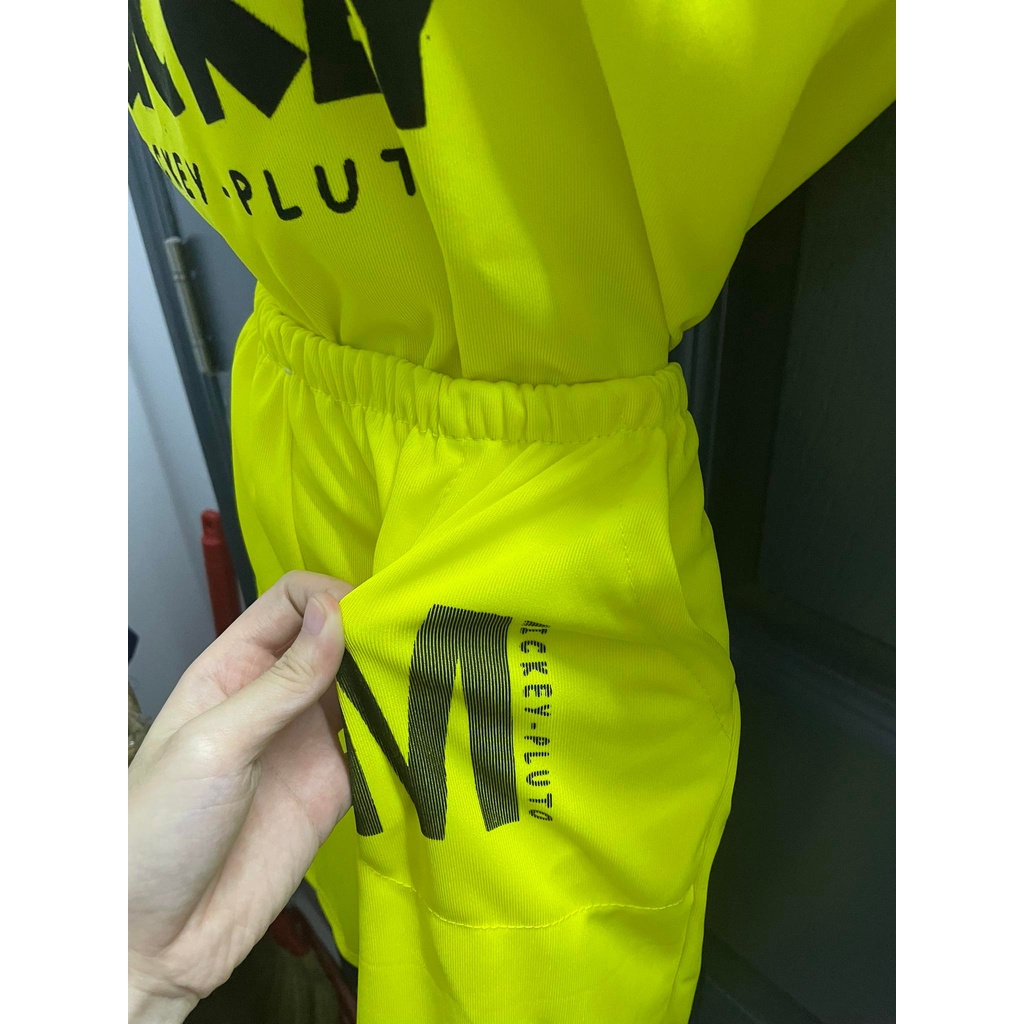 Đồ bộ Mickey chỉ còn màu xanh lá