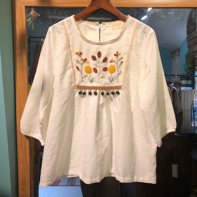 Áo mix pompom thêu tay