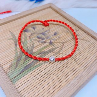 Vòng tay chỉ đỏ bi bạc may mắn