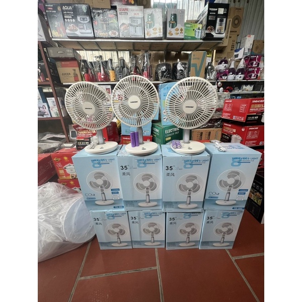 Quạt tích điện ,siêu mát siêu lâu,loại pin to tím xịn tích 4-15 tiếng nếu sạc dâyd