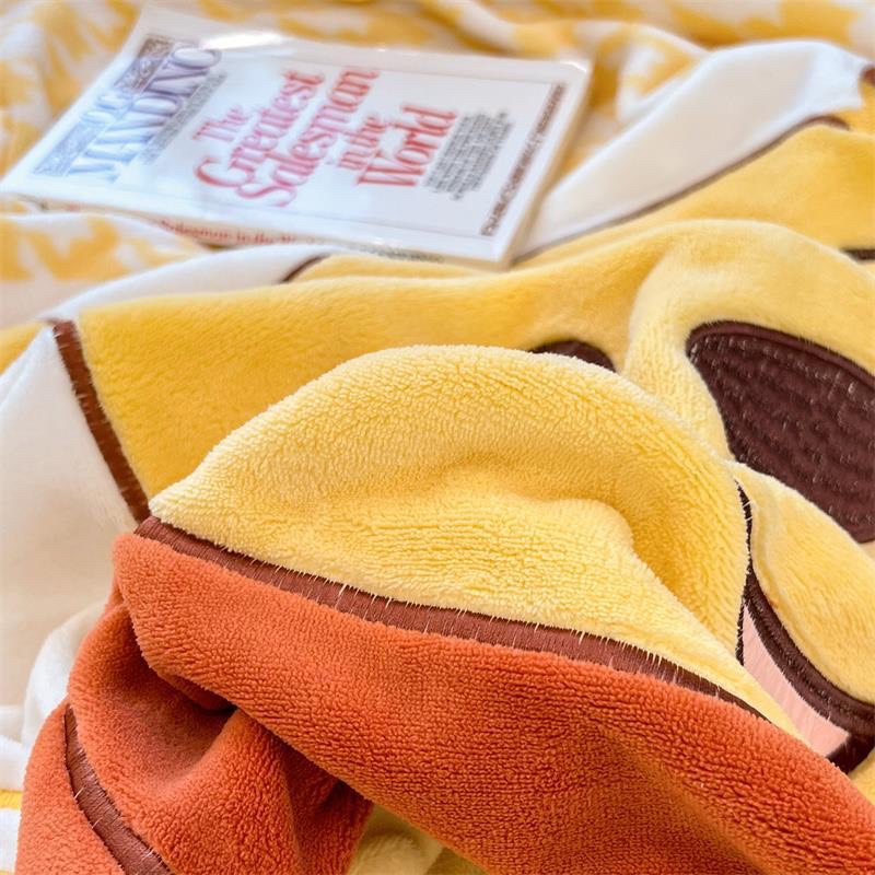Bộ Nỉ Disney hoạt hình nổi tiếng cho bé cực đáng yêu , sản phẩm chăn ga nỉ nhung mịn giúp bé ngủ ngon. Chống rụng lông✅
