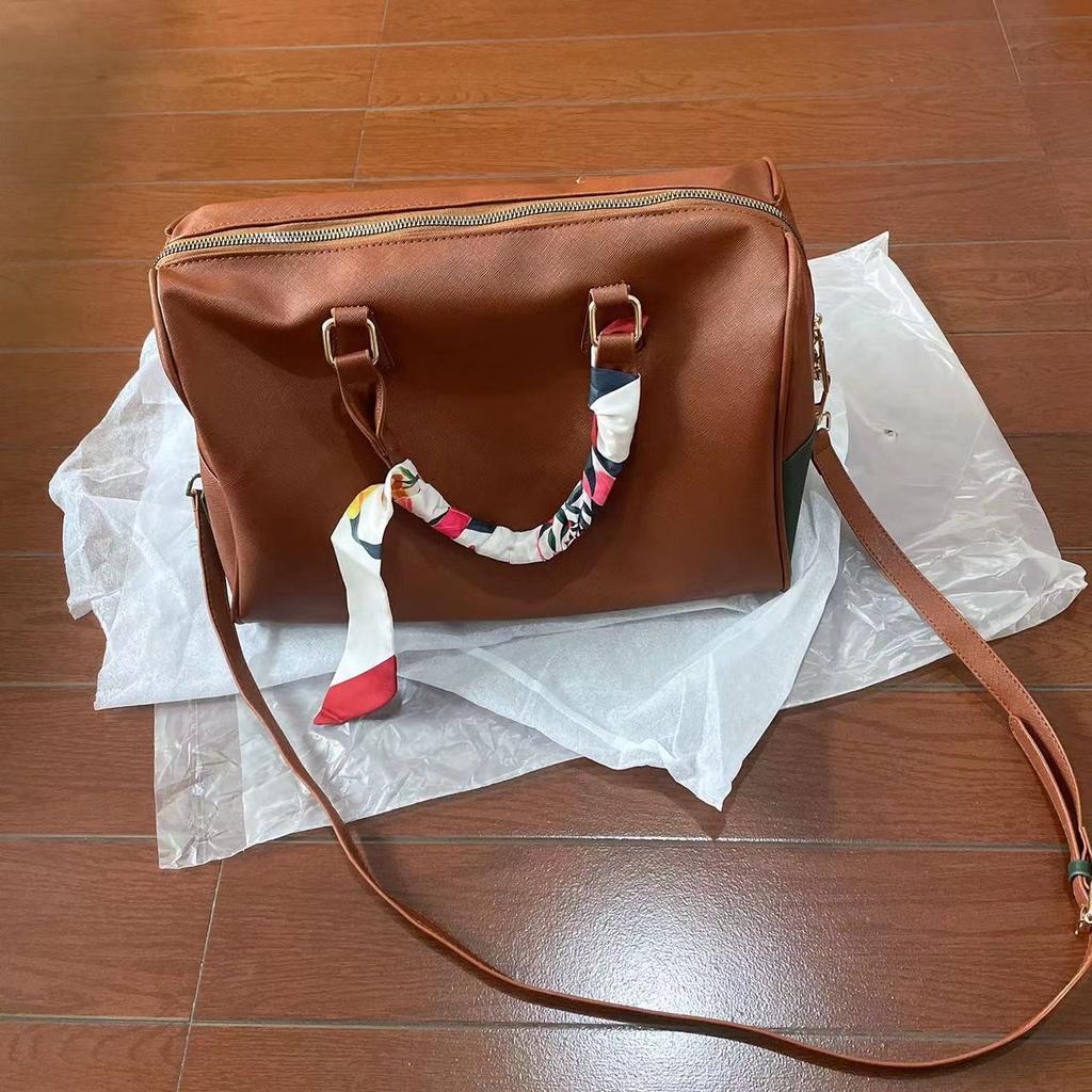 Túi Boston Nghệ Sĩ Làm Bộ Sưu Tập Bởi BTS V