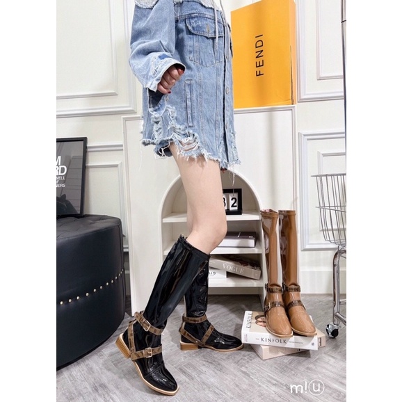 Bốt thời trang cổ cao