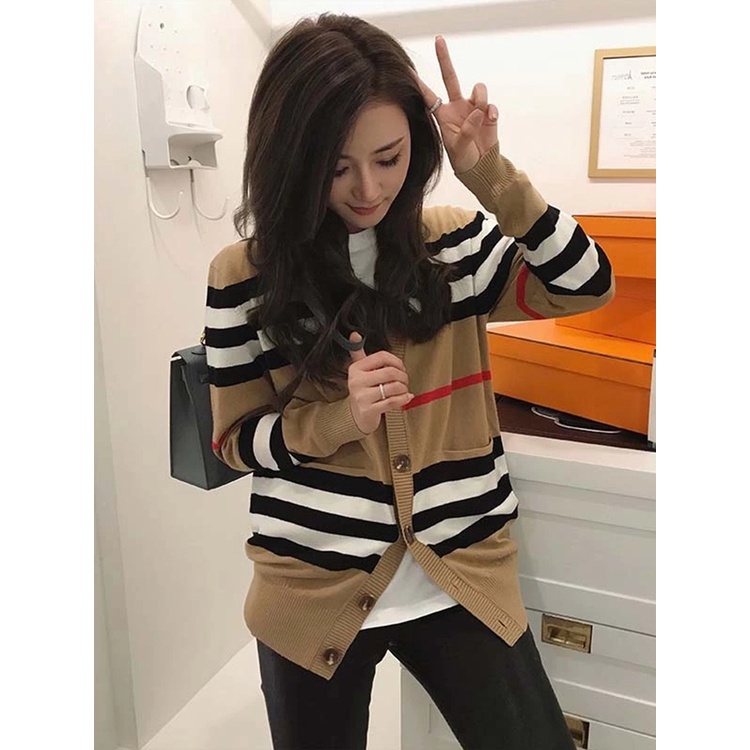 Áo khoác len cardigan nữ Thom Browne TB họa tiết sọc ngang với kiểu dáng nhẹ nhàng