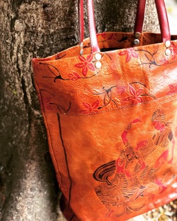 Túi xách da mộc khắc secondhand