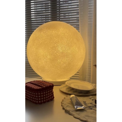 Đèn để bàn Moon lamp trang trí phòng khách và phòng ngủ phong cách Châu Âu