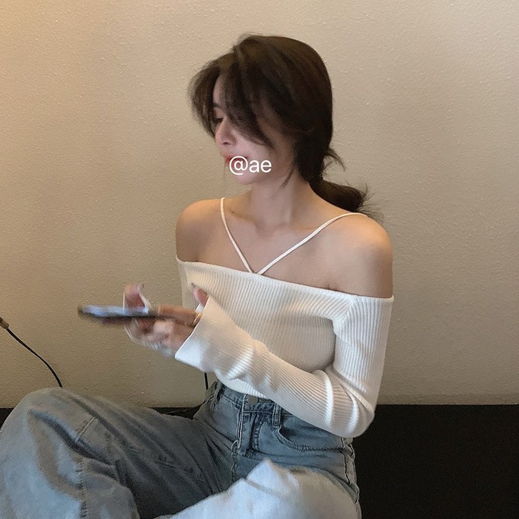 Áo dệt kim hở một bên vai dáng ôm phong cách Hàn Quốc