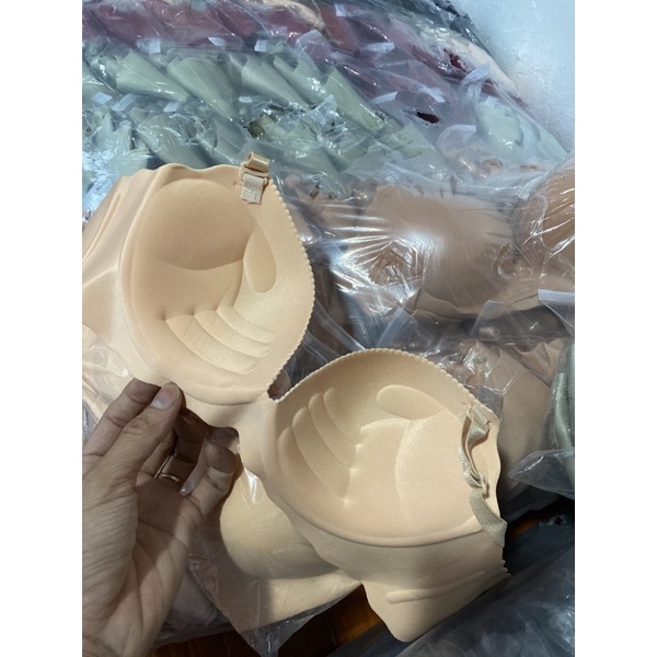 ÁO ĐÚC IN HÌNH ĐÔI MÔI-ĐỆM BÀN TAY NÂNG NGỰC