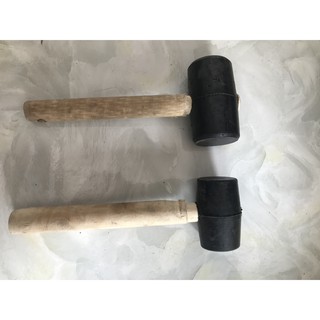 Búa cao su đen cán gỗ 2 cỡ