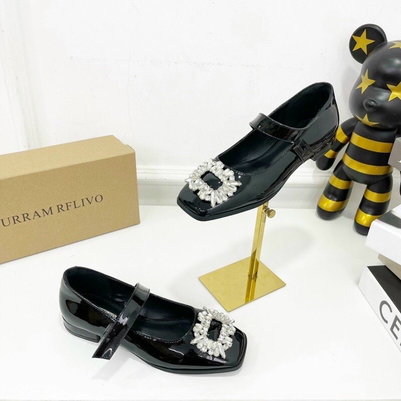 Giày và bệt, khuy đá vuông siêu sáng.Chất da bóng thời trang.Gót 3p và gót bệt