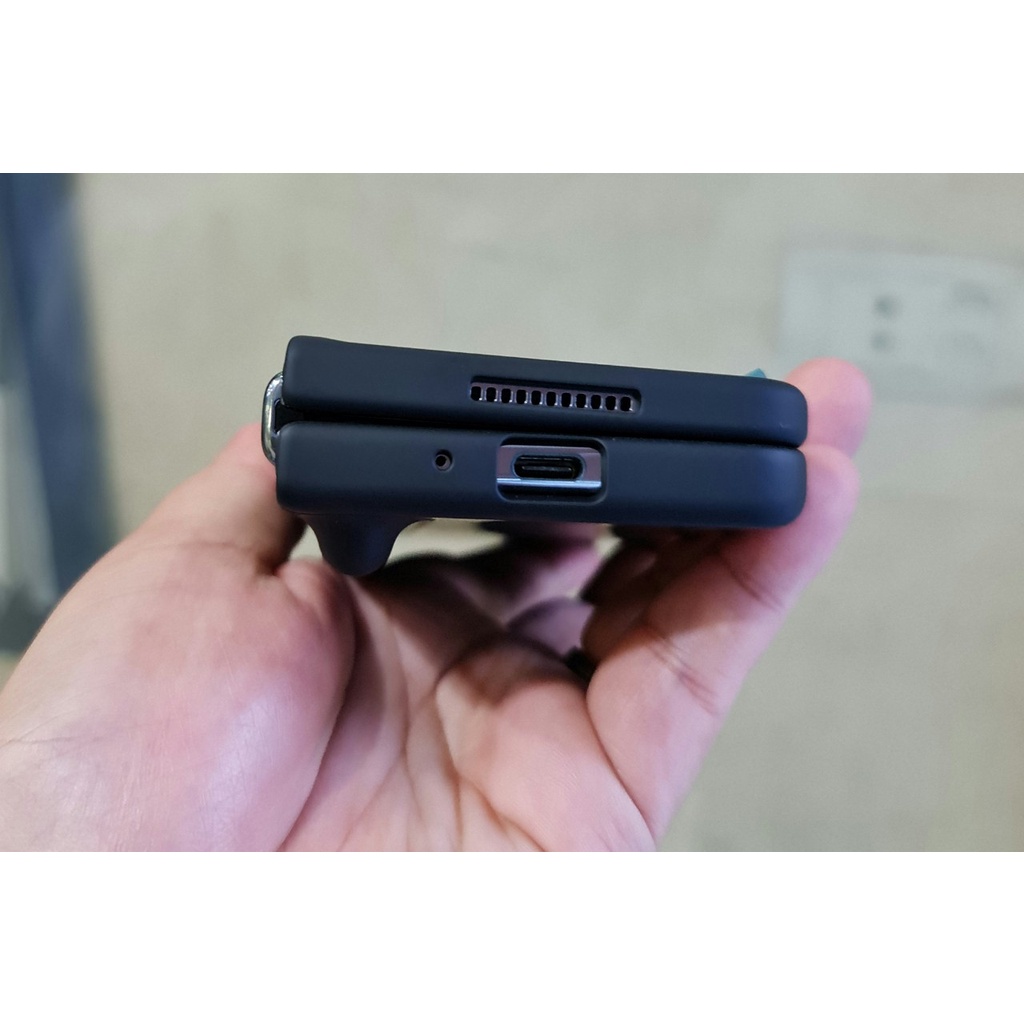 Ốp lưng Samsung Galaxy Z Fold 4 có kèm chân dựng(không kèm bút) Nobox new chính hãng