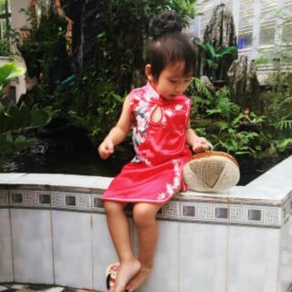 Sườn sám bé gái