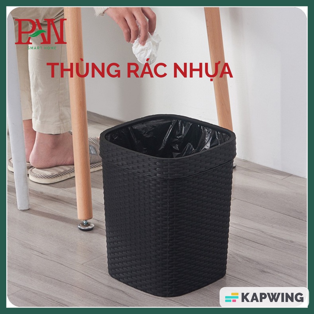 Thùng rác nhựa có nắp cài, họa tiết đan tạo nét đặc biệt