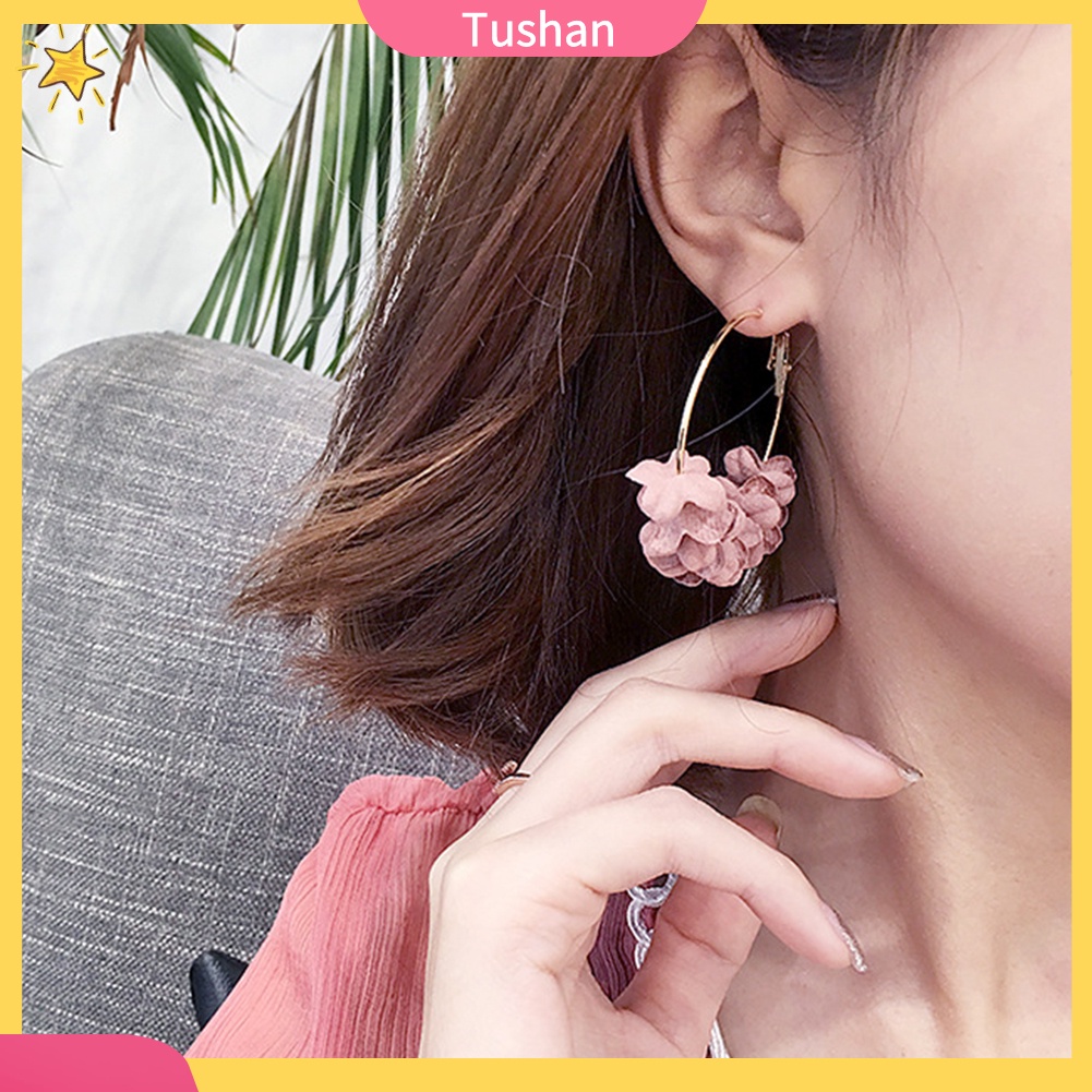 Khuyên tai dạng vòng phối hoa thời trang dành cho nữ