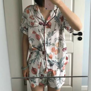 Bộ lụa mặc nhà pizama lụa họa tiết hoa quả nhiệt đới