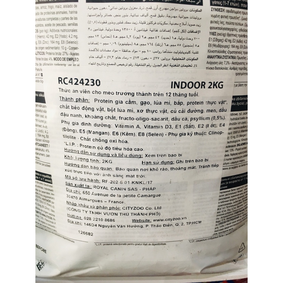 Thức ăn hạt khô dành cho mèo trưởng thành trên 12 tháng tuổi túi 2kg ROYAL CANIN INDOOR