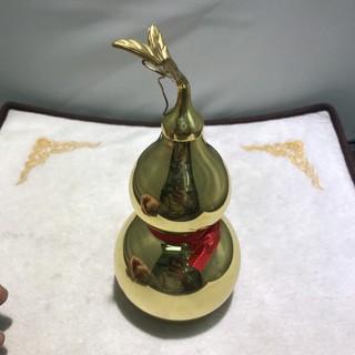 Hồ lô trơn phong thuỷ đáy bát quái chất liệu bằng đồng vàng MS300