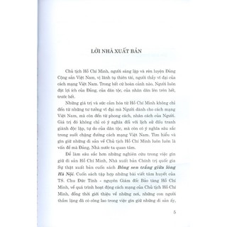 Bông Sen Trắng Giữa Lòng Hà Nội