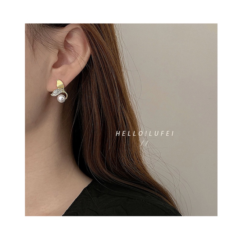 Bông tai đính ngọc trai phong cách Hàn Quốc