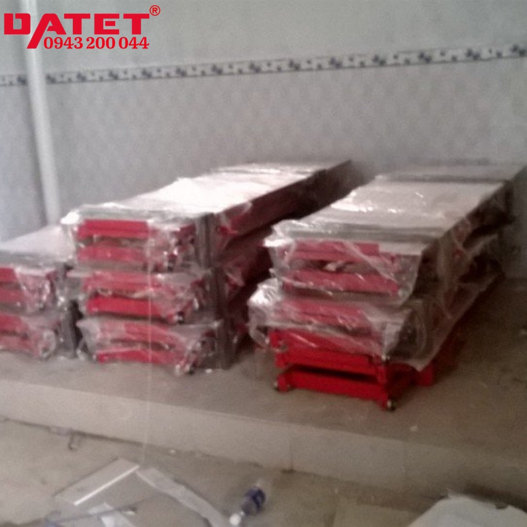 Bàn nâng xe máy . Bàn nâng xe máy 200kg, chính hãng. Bảo hành chính hãng lên đến 12 tháng.