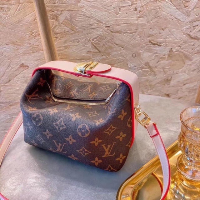 Lv hobo size 19