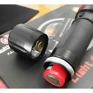 Đèn pin siêu sáng(tặng kèm 1 cục pin sạc)